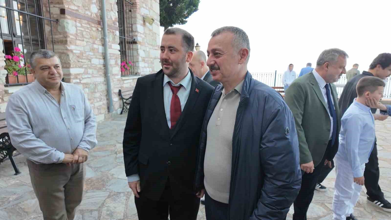 bayram-namazini-693-yillik-ecdat-yadigari-camide-kilan-buyukakin-zulumlerin-son-buldugu-bayram-olsun