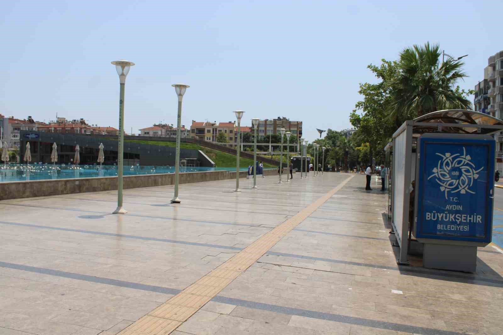 bayramin-ilk-gunu-sicak-hava-ile-birlikte-sokaklar-bos-kaldi
