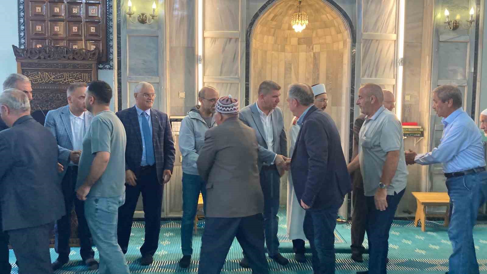 burdurda-kurban-bayrami-namazi-eda-edildi