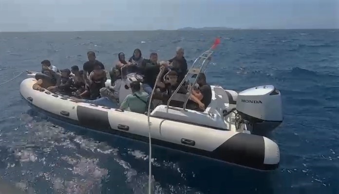 didim-aciklarinda-15-duzensiz-gocmen-kurtarildi