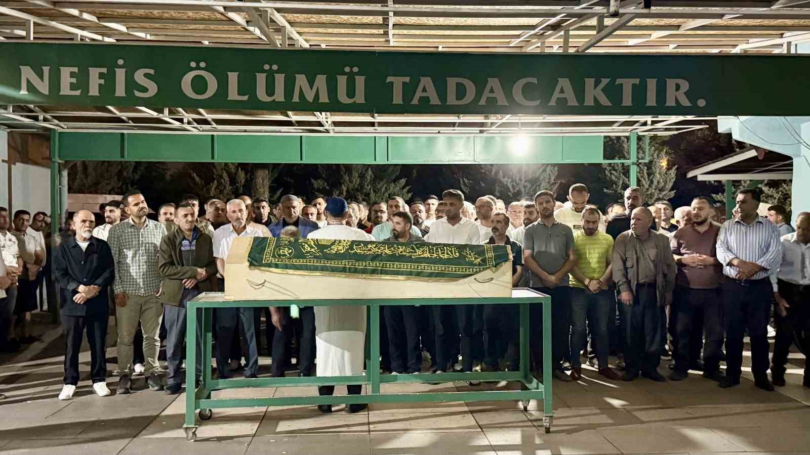 diyarbakirda-yanginda-hayatini-kaybeden-anne-ve-uc-cocugu-defnedildi
