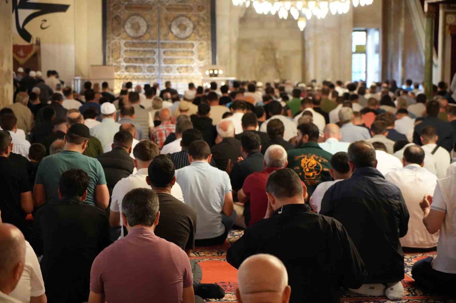 edirnede-kurban-bayrami-namazi-coskusu