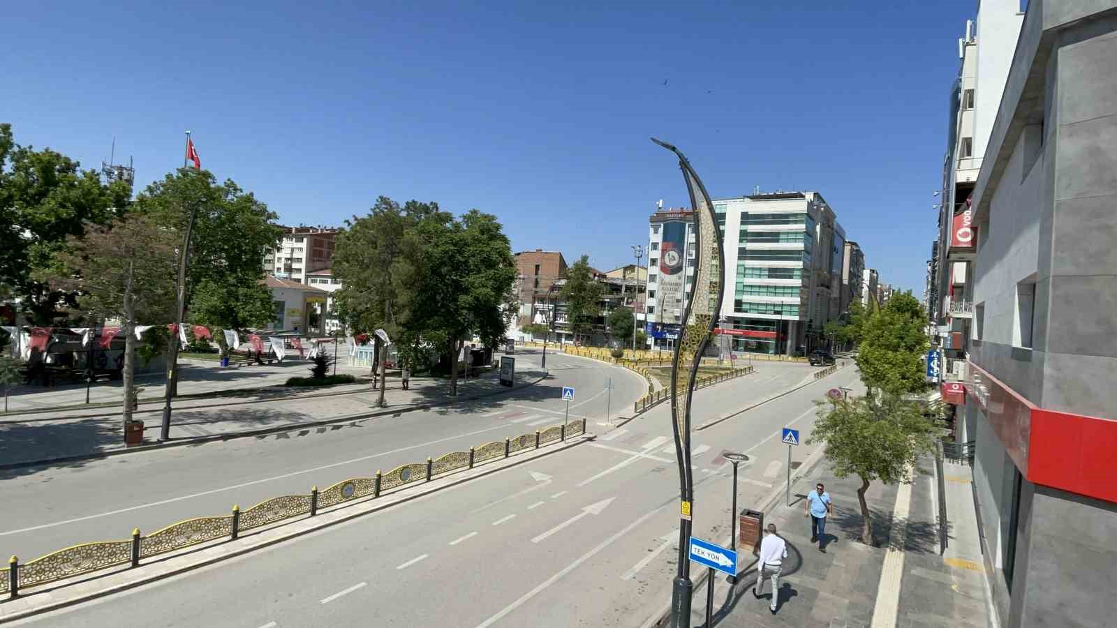 elazigda-cadde-ve-sokaklar-bos-kaldi