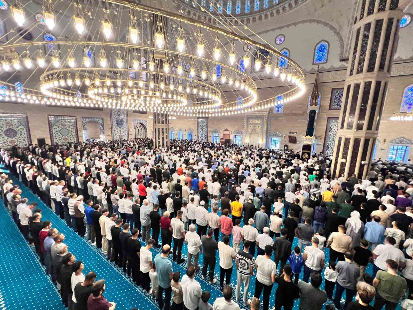 kahramanmarasta-bayram-namazi-coskusu