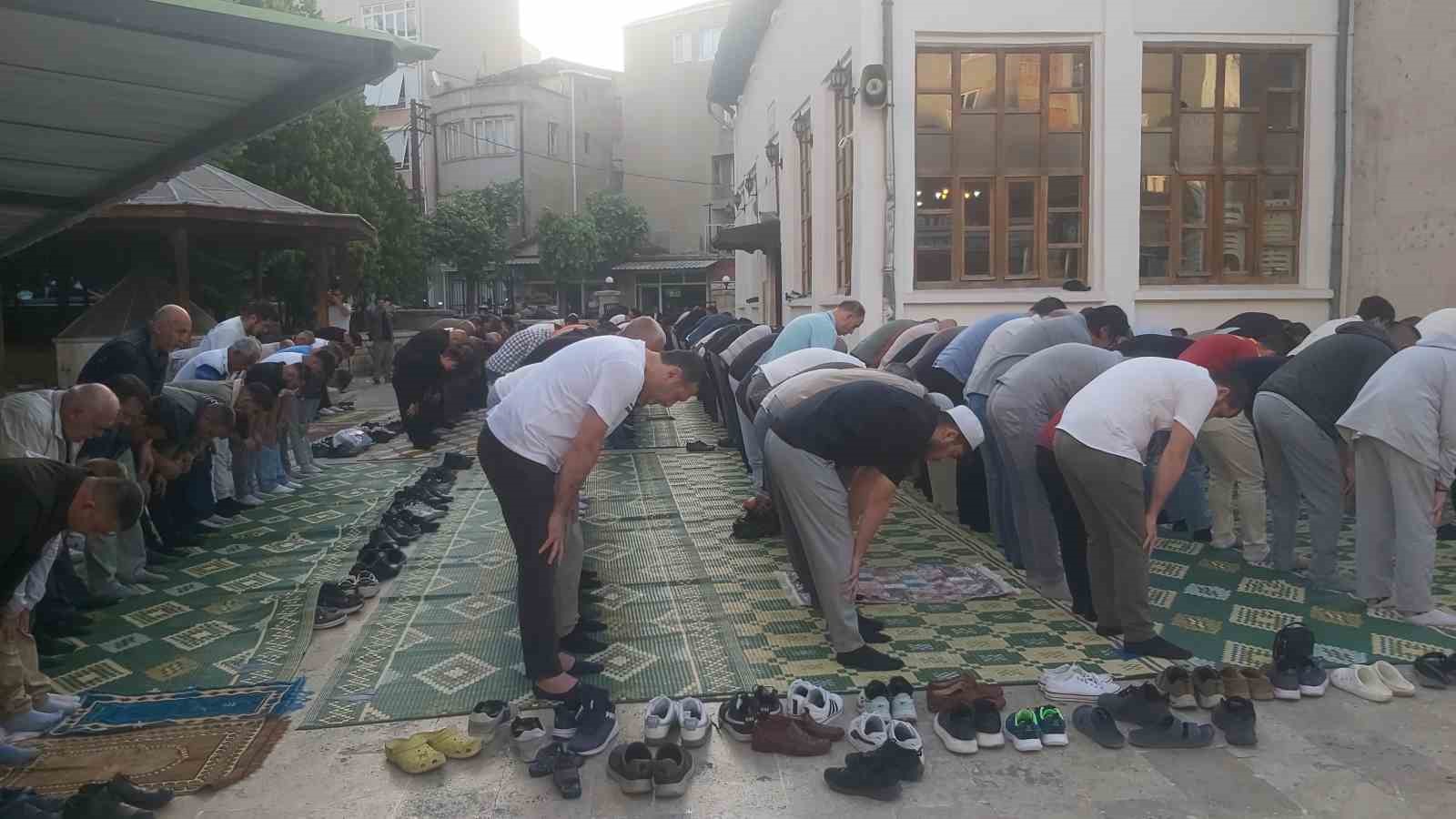 kirklarelinde-bayram-namazi-coskuyla-eda-edildi
