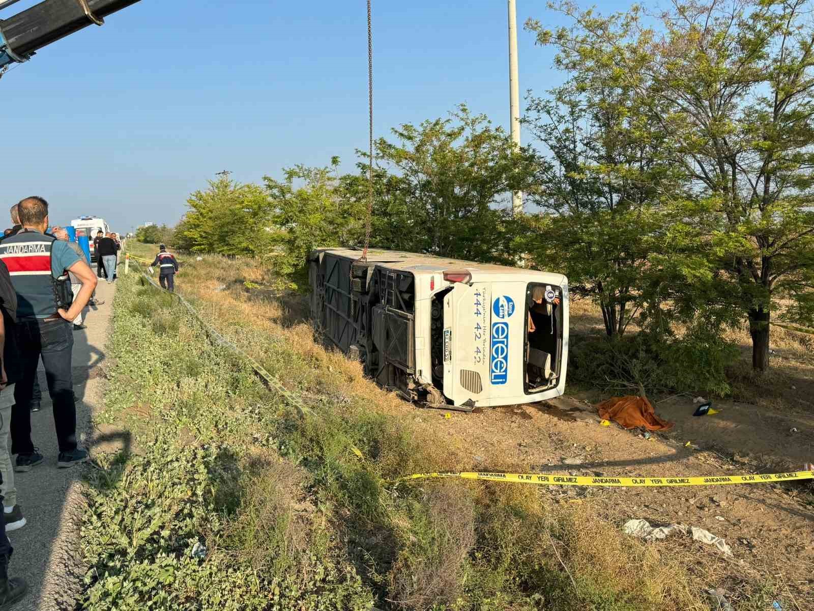 konyada-yolcu-otobusu-devrildi-1-olu-23-yarali