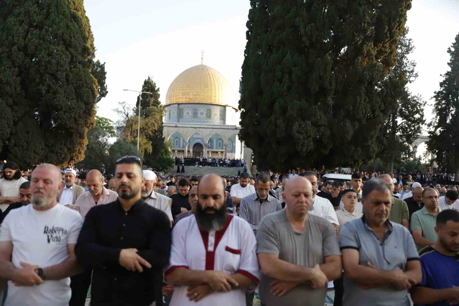 mescid-i-aksada-binlerce-musluman-bayram-namazi-kildi