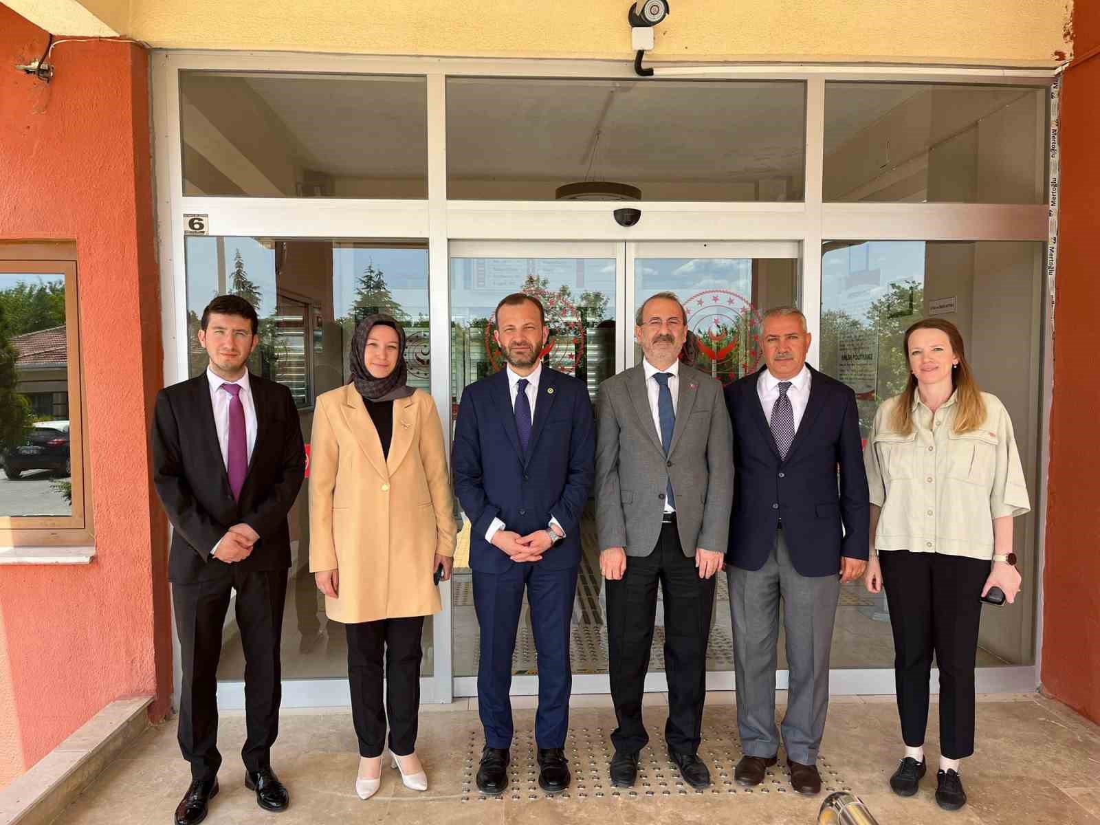 milletvekili-bayircidan-bayram-ziyaretleri-sevgi-evi-huzurevi-hastane-ve-guvenlik-guclerine-moral