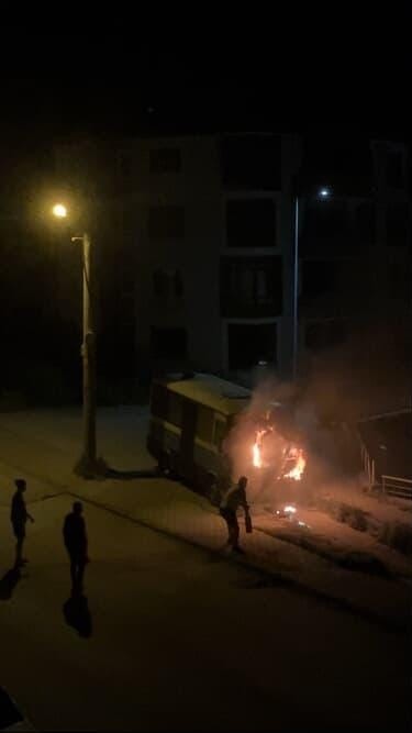 park-halindeki-minibus-alev-aldi