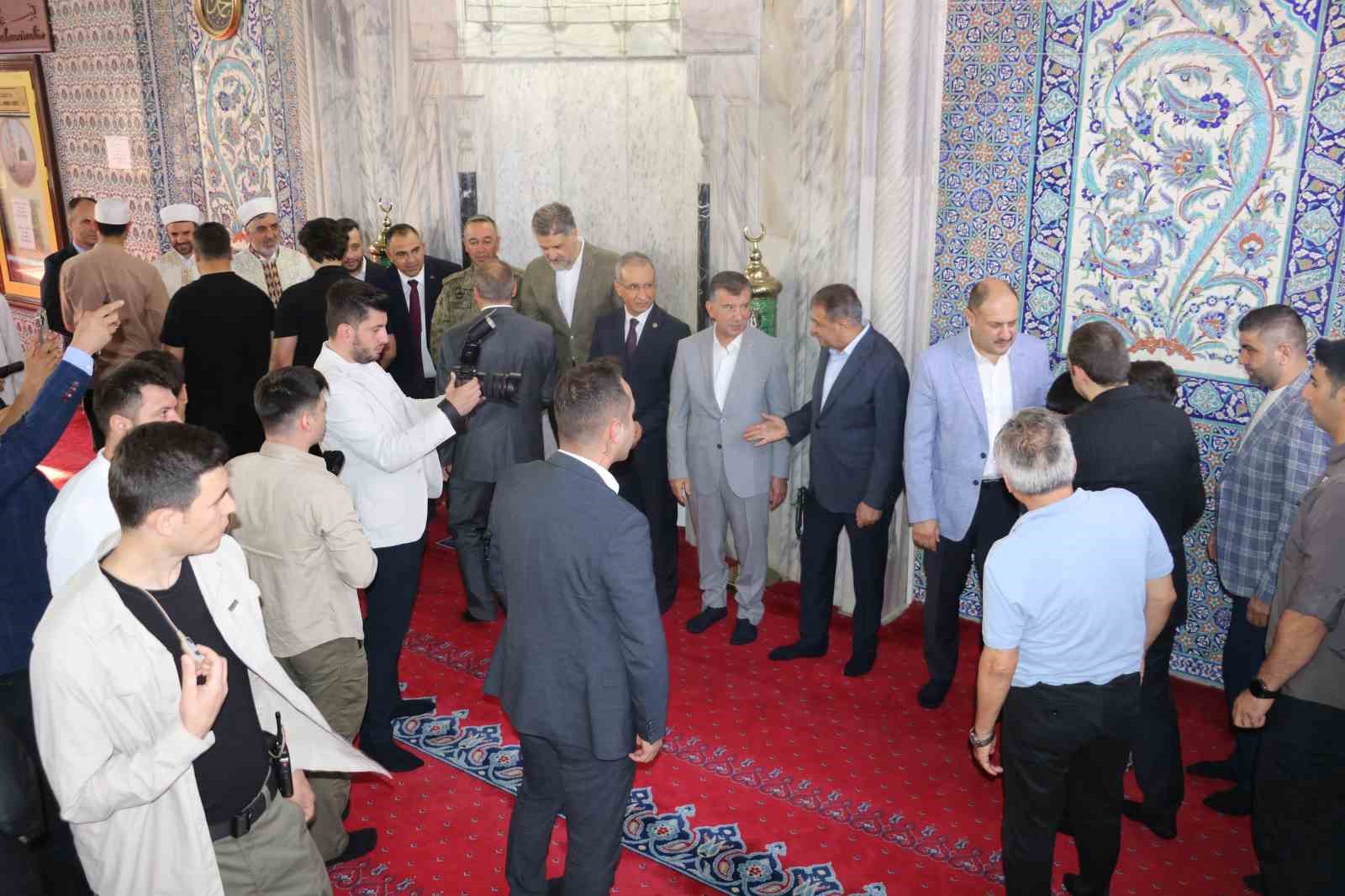 peygamberler-sehri-sanliurfada-bayram-namazi-coskusu