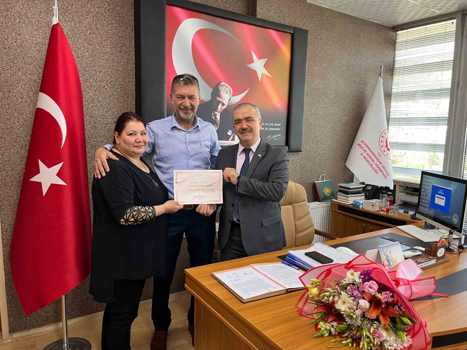 turkiyede-ilk-kez-uygulanan-gecici-koruyucu-aile-modeliyle-asel-bebek-bayrami-sicak-bir-yuvada-gecirecek
