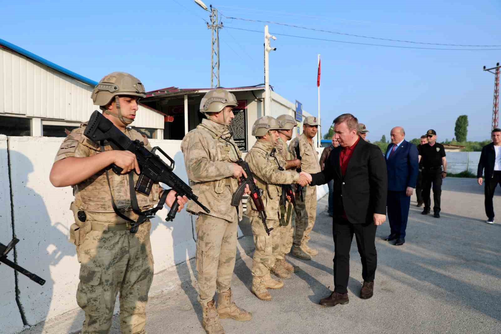 validen-gorev-basindaki-personele-bayram-ziyareti