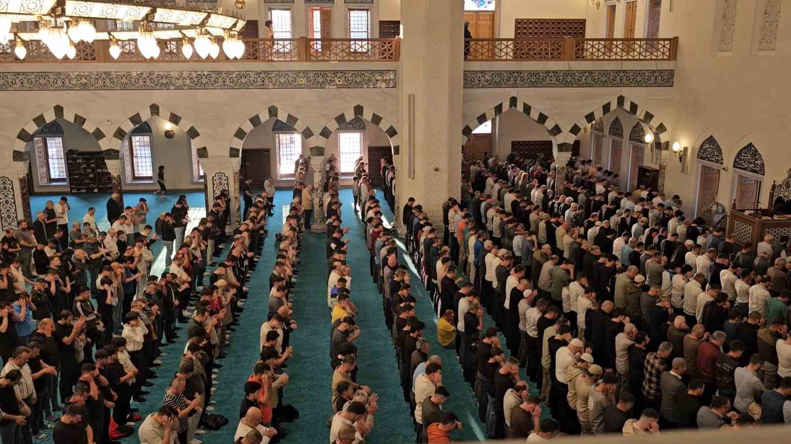zonguldakta-bayram-namazi-kilindi
