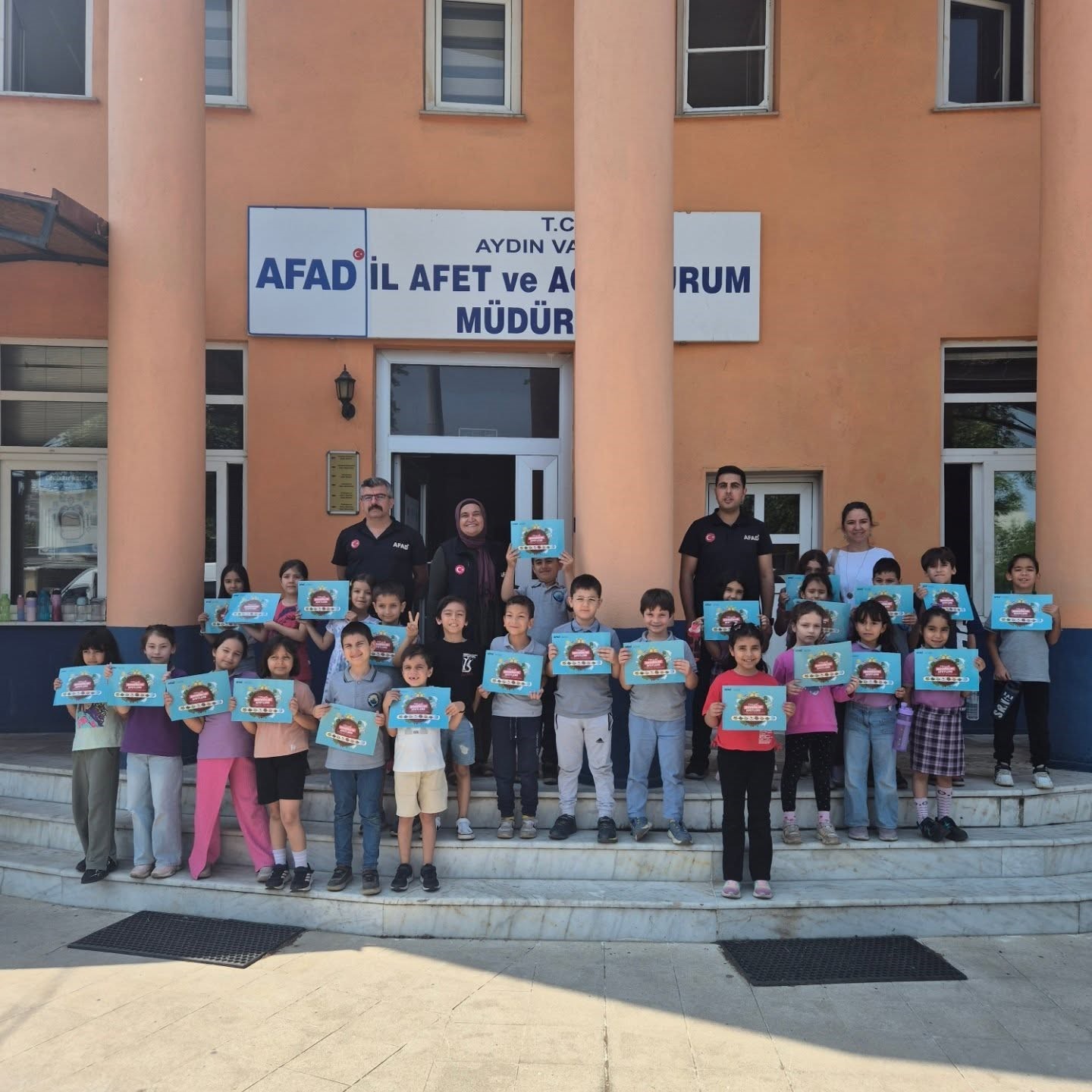 afad-aydin-il-mudurlugu-minik-ogrencileri-agirladi