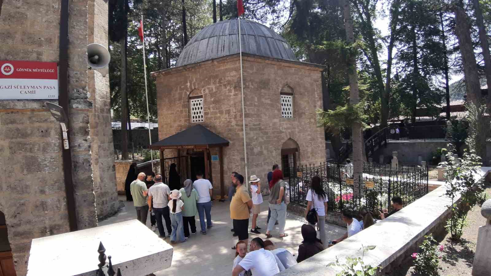 aksemseddin-hazretleri-turbesine-bayram-tatilinde-yogun-ilgi
