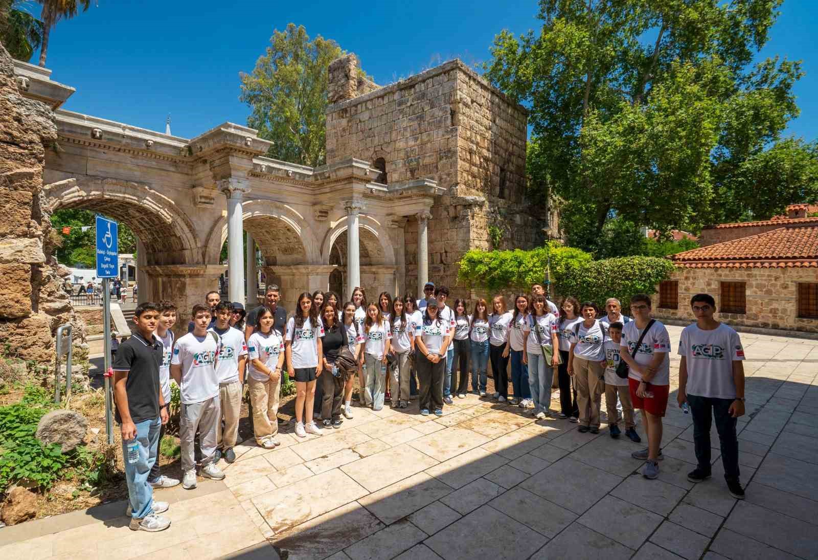 antalya-genc-iklim-liderlerinden-kiyilar-icin-hareket