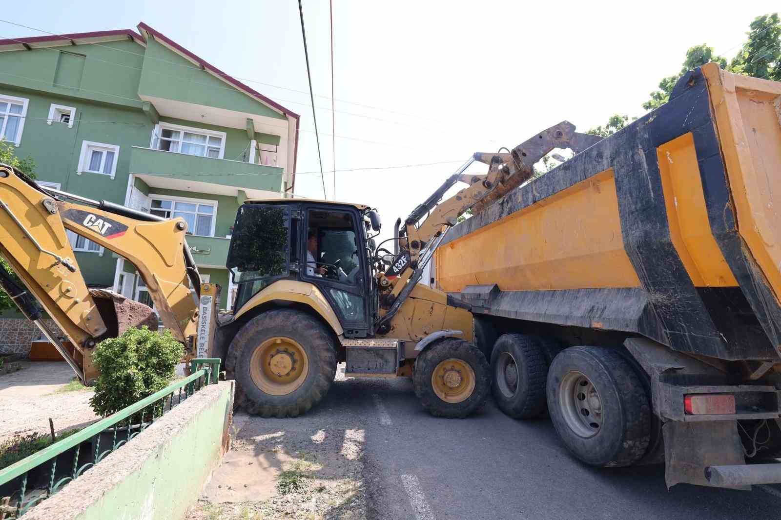 basiskelede-kurban-atiklari-toplaniyor