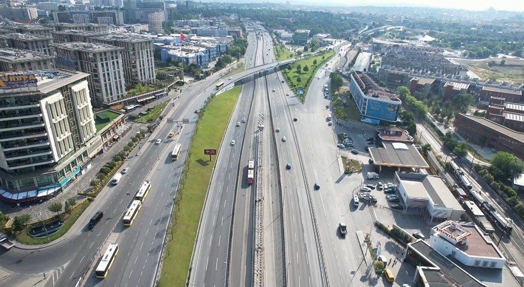 bayramin-ikinci-gununde-yollar-bos-kaldi