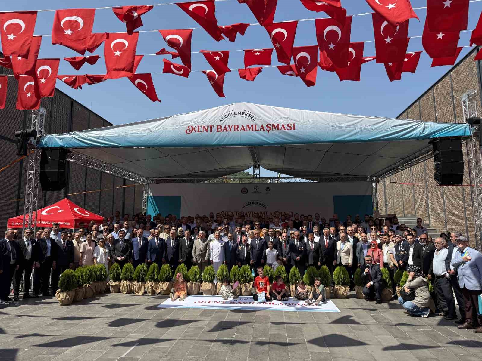 bu-bayramda-gelenek-bozulmadi-kocaeli-41-kez-kucaklasti