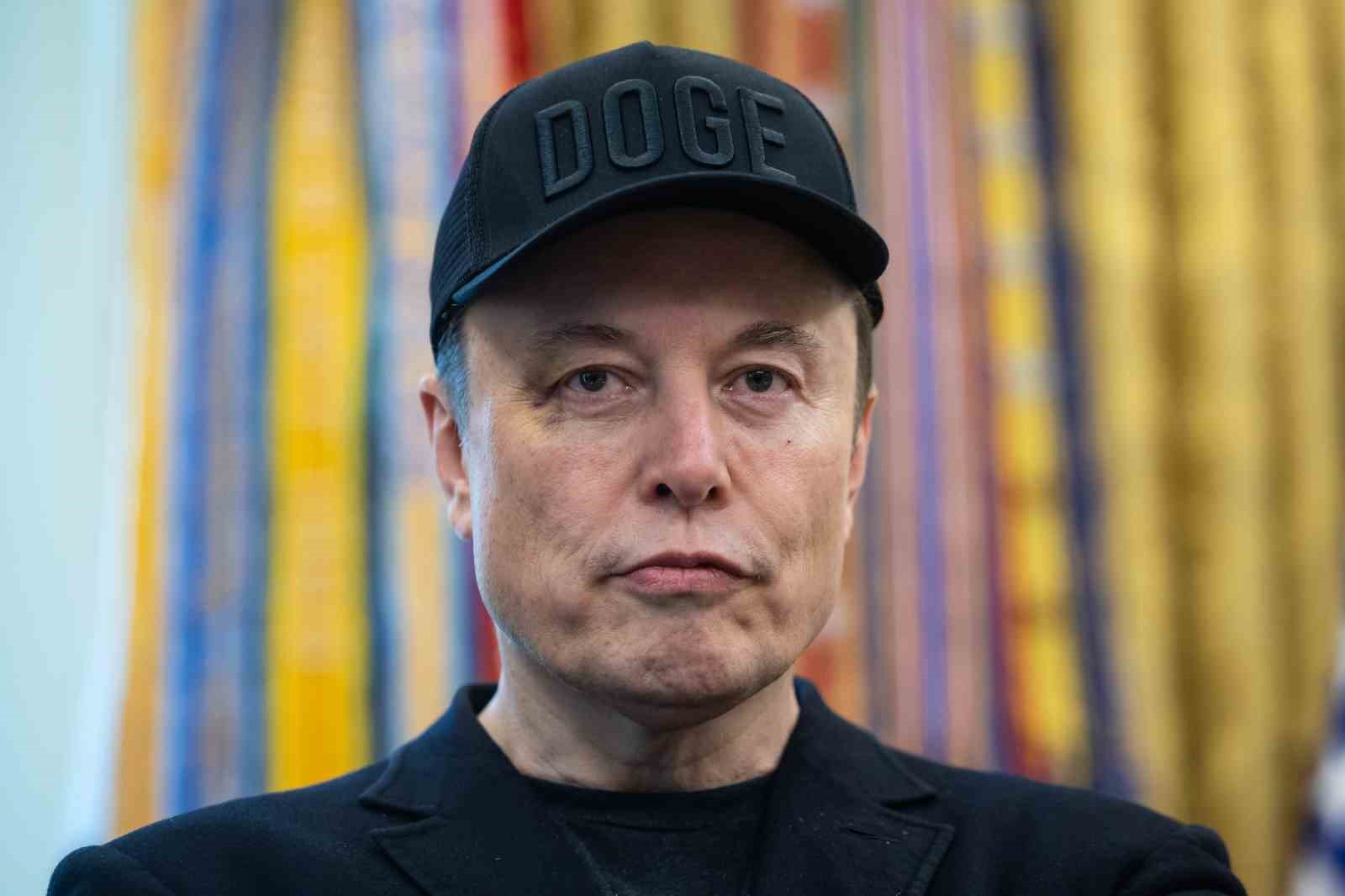 elon-musk-donald-trump-epstein-dosyalarinda-paylasimini-sildi