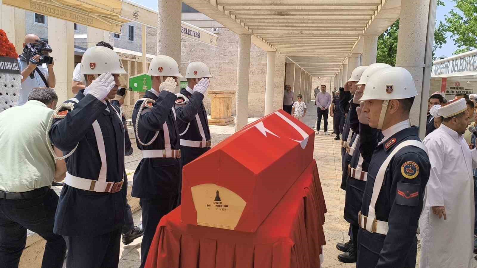 kirsehirli-uzman-cavus-ve-esi-trafik-kazasinda-hayatini-kaybetti