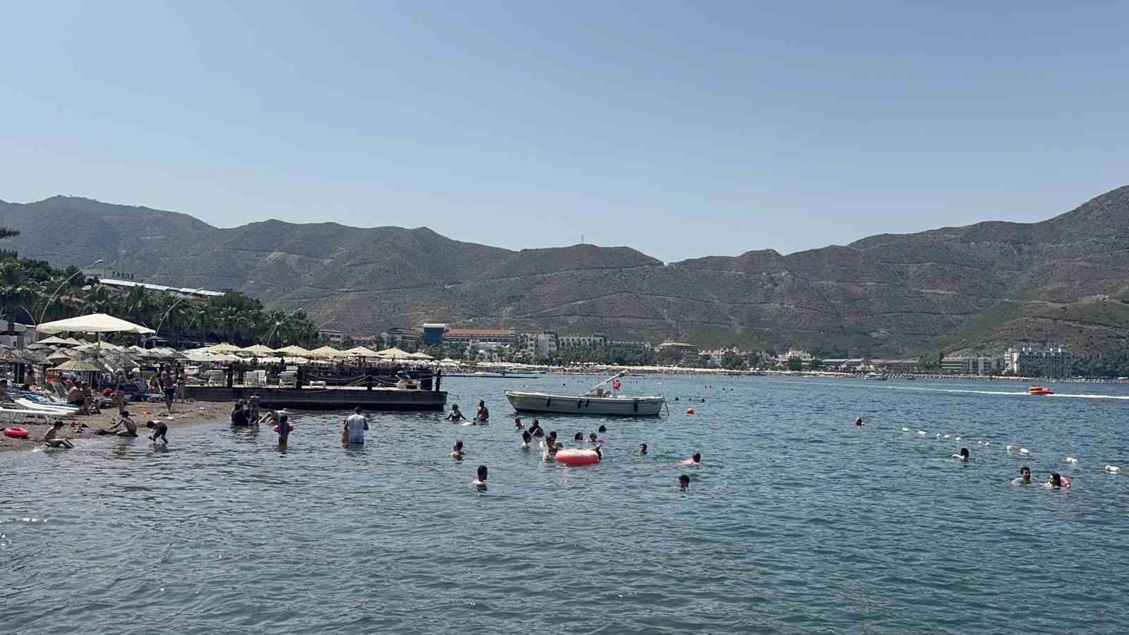 marmariste-bayram-sicakligi-tatilciler-sahillere-akin-etti