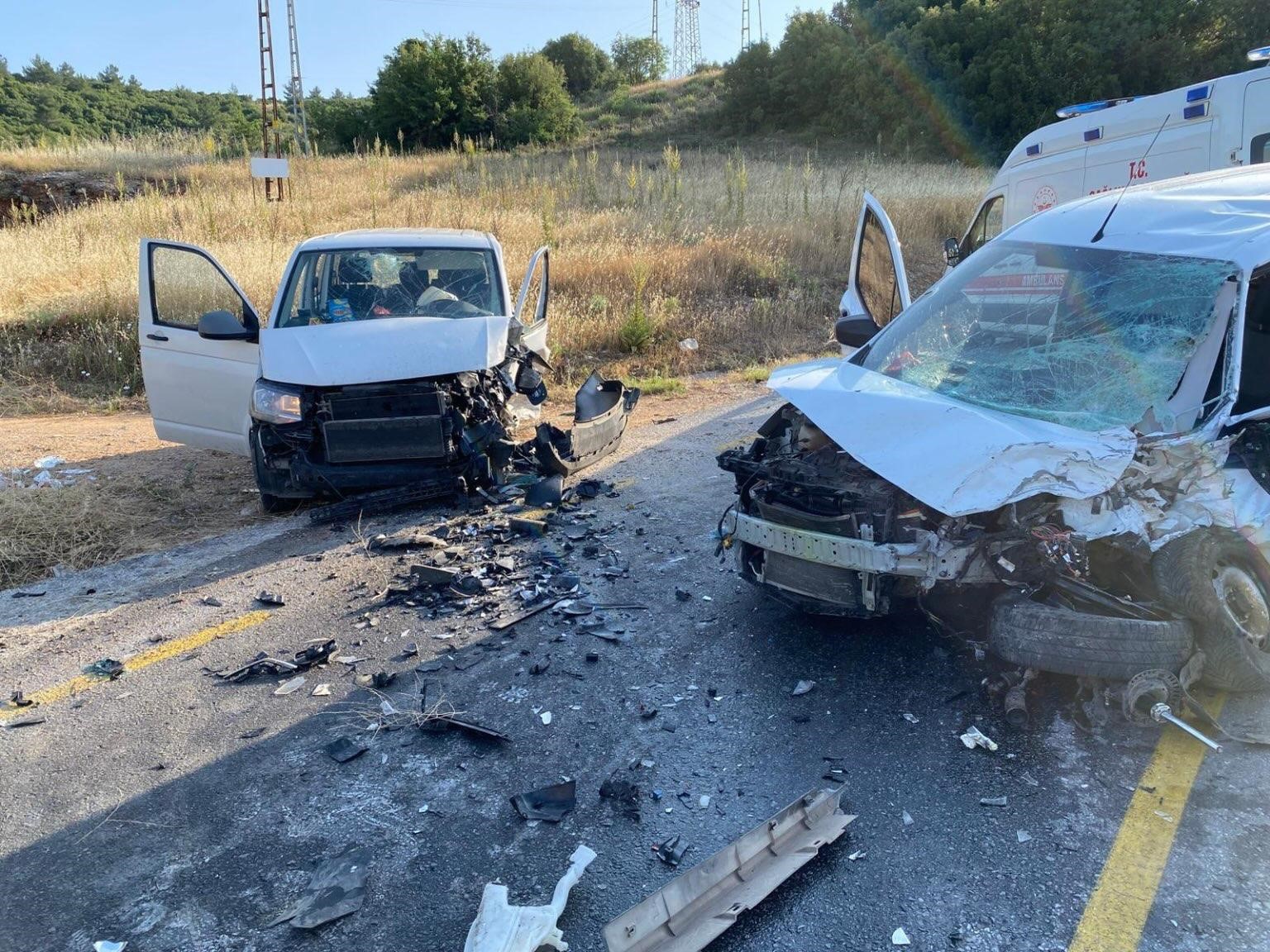 mentesede-ticari-araclar-carpisti-3-agir-yarali