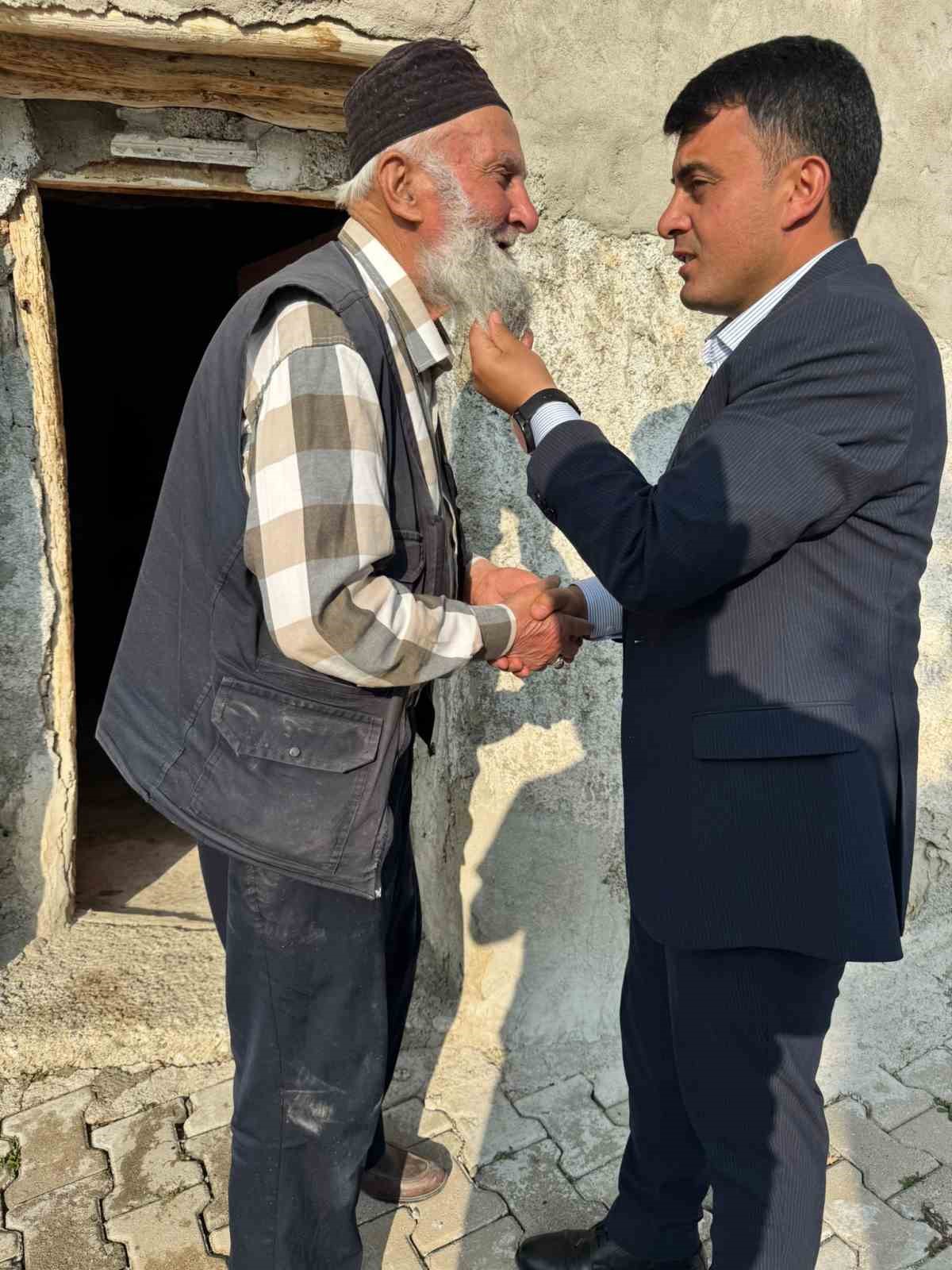 ozukavak-belediye-baskani-gokceturk-vatandaslarla-bayramlasti