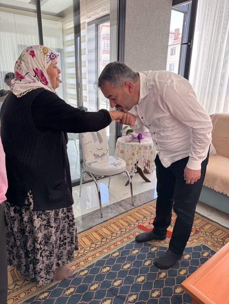pursaklar-belediye-baskani-cetinden-sehit-ailelerine-ziyaret