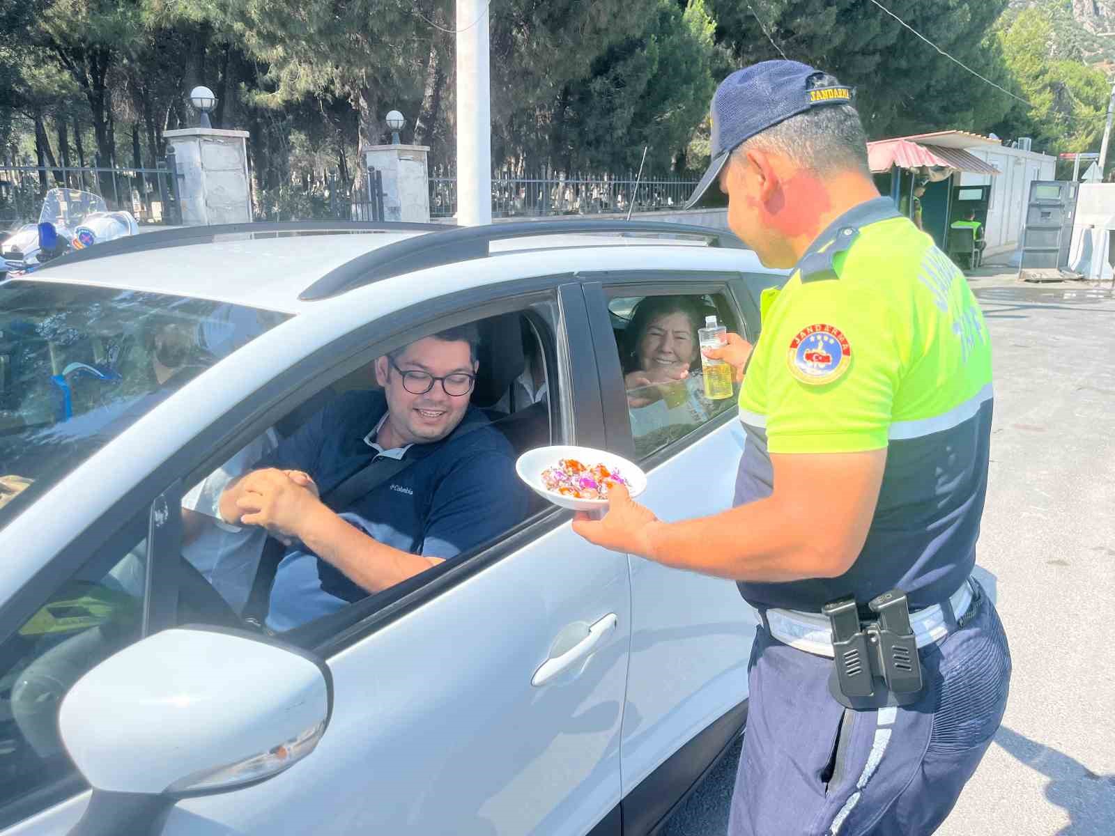 trafik-kazalarina-karsi-jandarma-ekipleri-suruculeri-uyardi