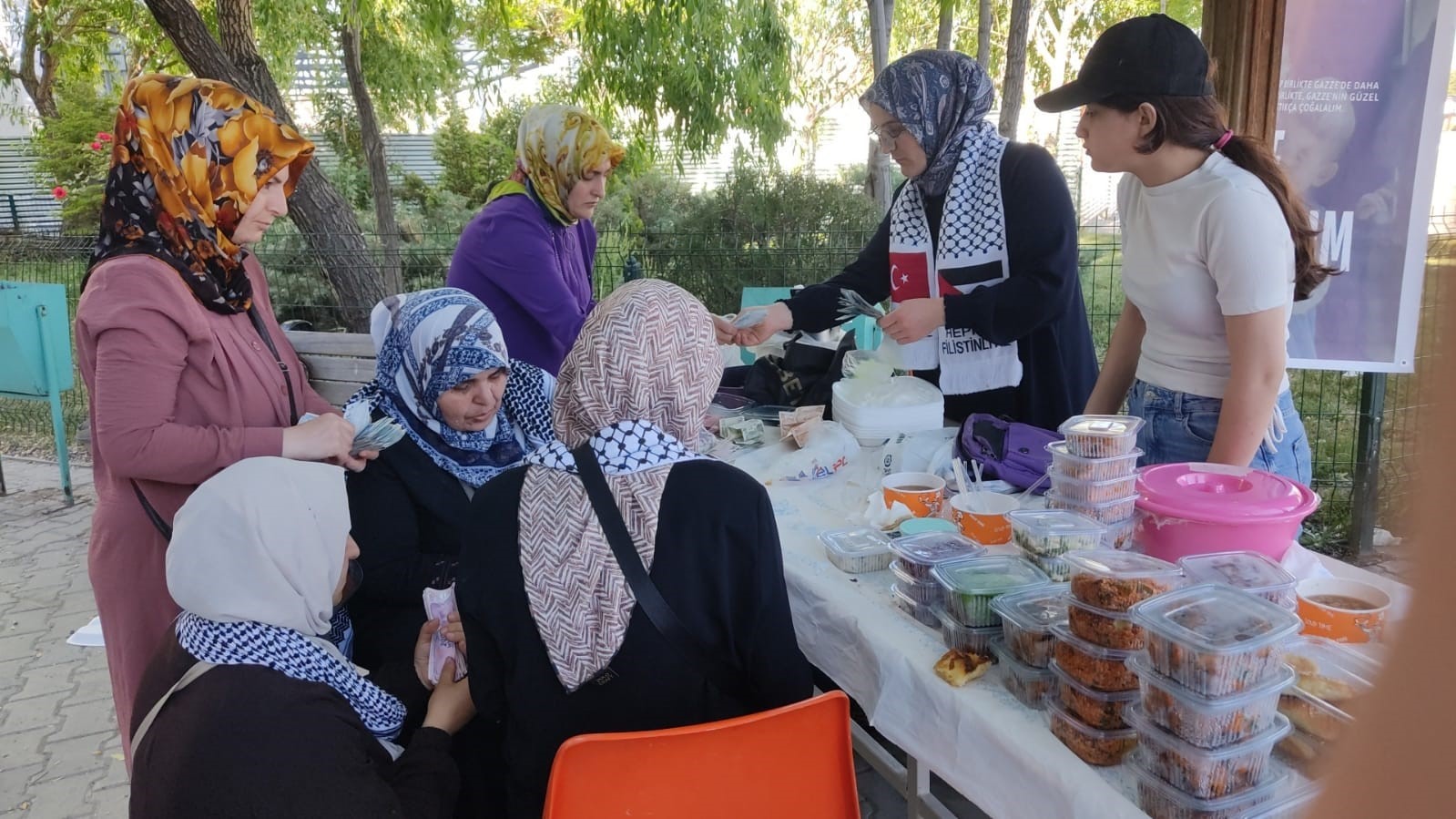 vanli-kadinlardan-gazze-icin-hayir-carsisi