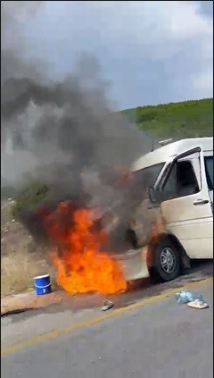 yerkesik-yolunda-seyir-halindeki-minibuste-yangin-panigi