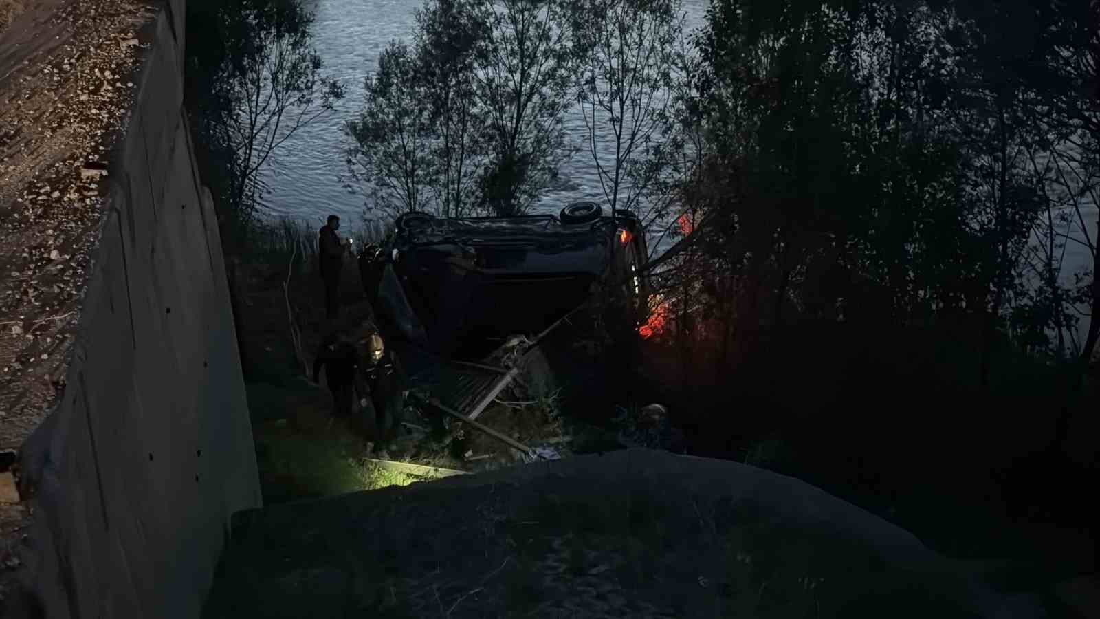 yoldan-cikan-minibus-kizilirmaka-uctu-4-yarali