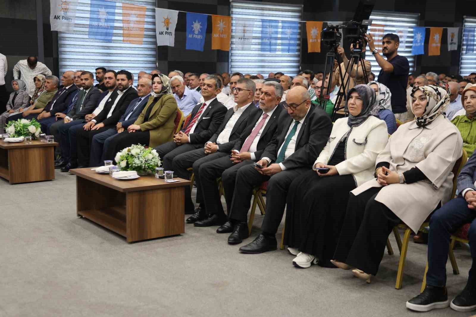 ak-parti-elazig-teskilatinda-bayramlasma