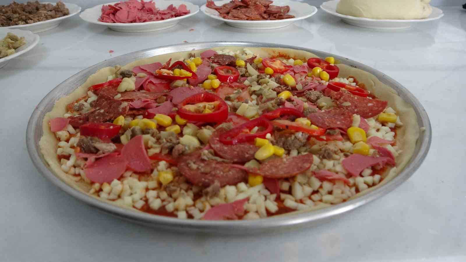 akcadagin-yeni-gozdesi-ince-hamurlu-pizza-kombe-ve-pilavi-geride-birakti