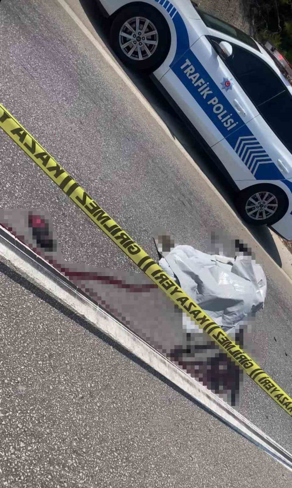 antalyada-kemer-yolunda-feci-kaza-2-olu-4-yarali