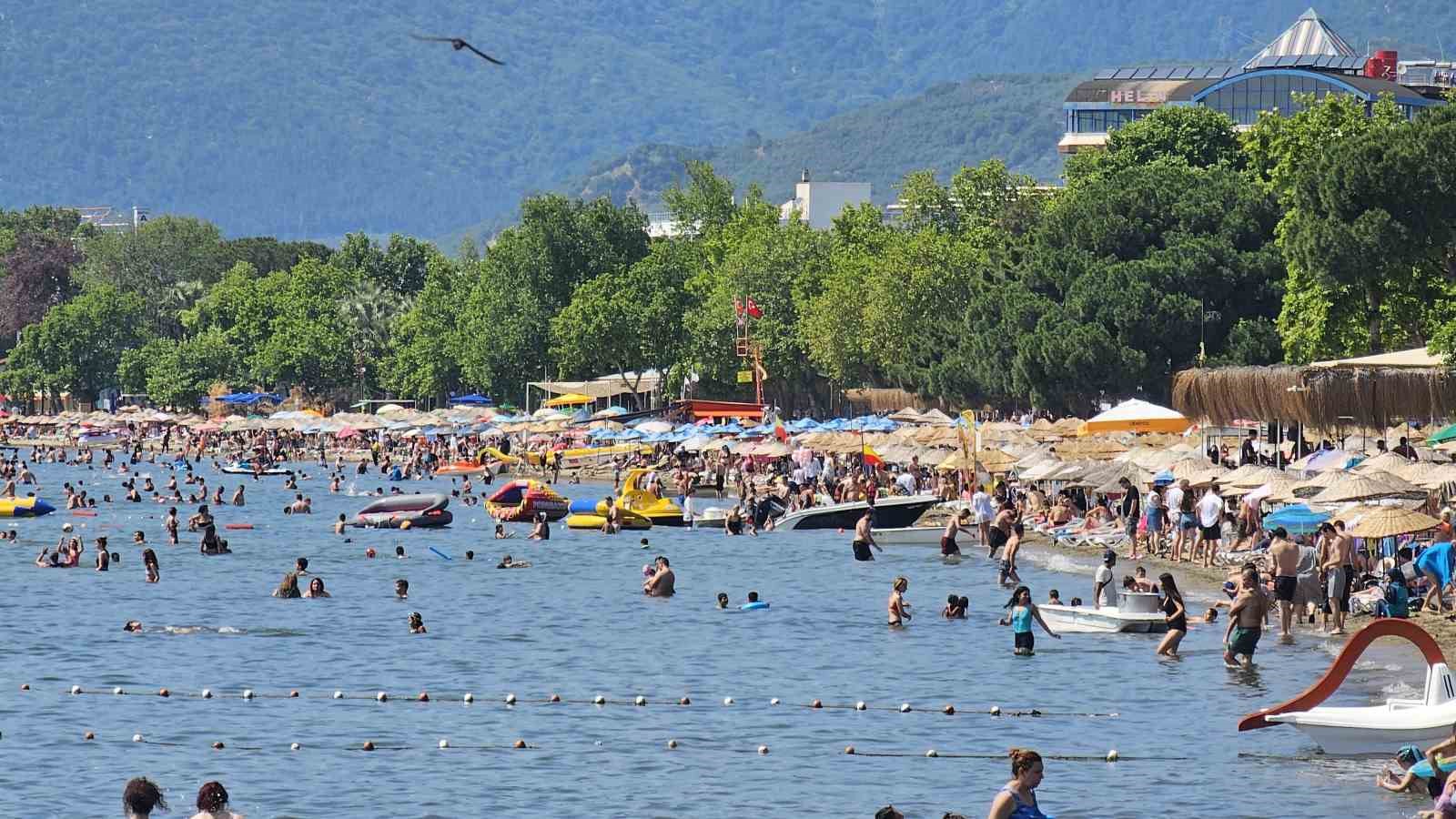 bayramda-erdeke-ziyaretci-akini-sahiller-tiklim-tiklim