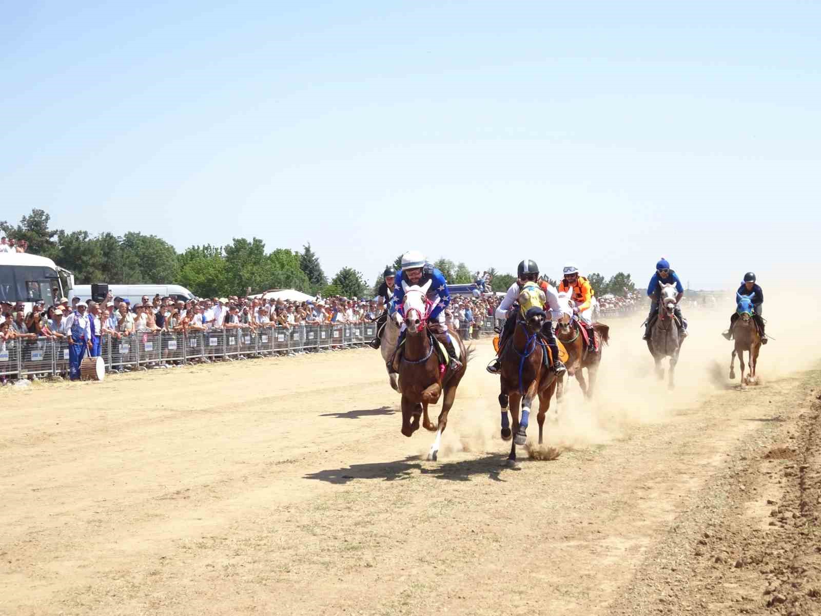 buyukmandirada-at-yarislari-duzenlendi
