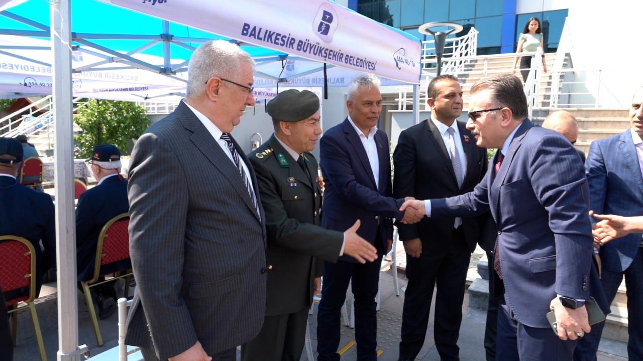 edremitte-kurumlar-arasi-bayramlasma-toreni-duzenlendi