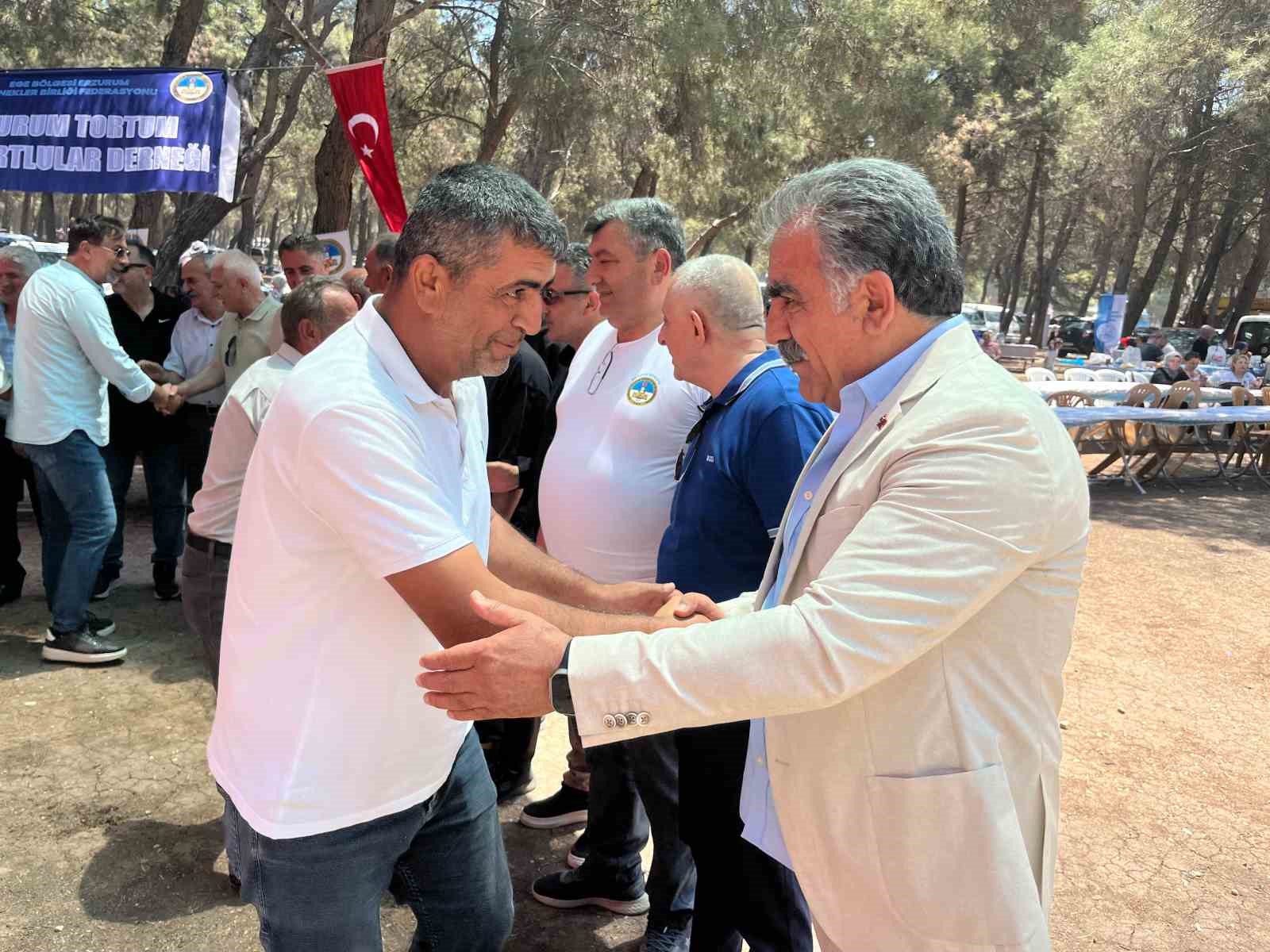 erzurumlular-izmirdeki-piknik-soleninde-bir-araya-geldi