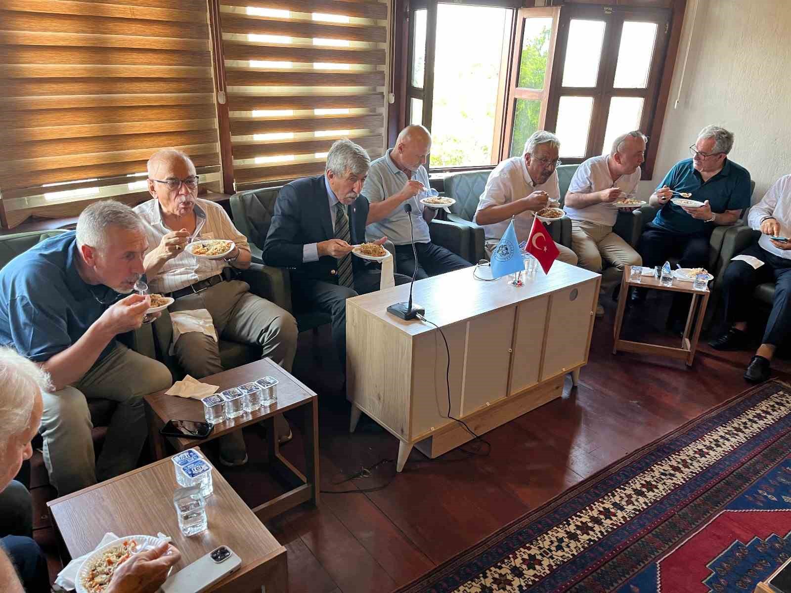 eskisehir-turk-ocaginda-coskulu-bayram-kutlamasi