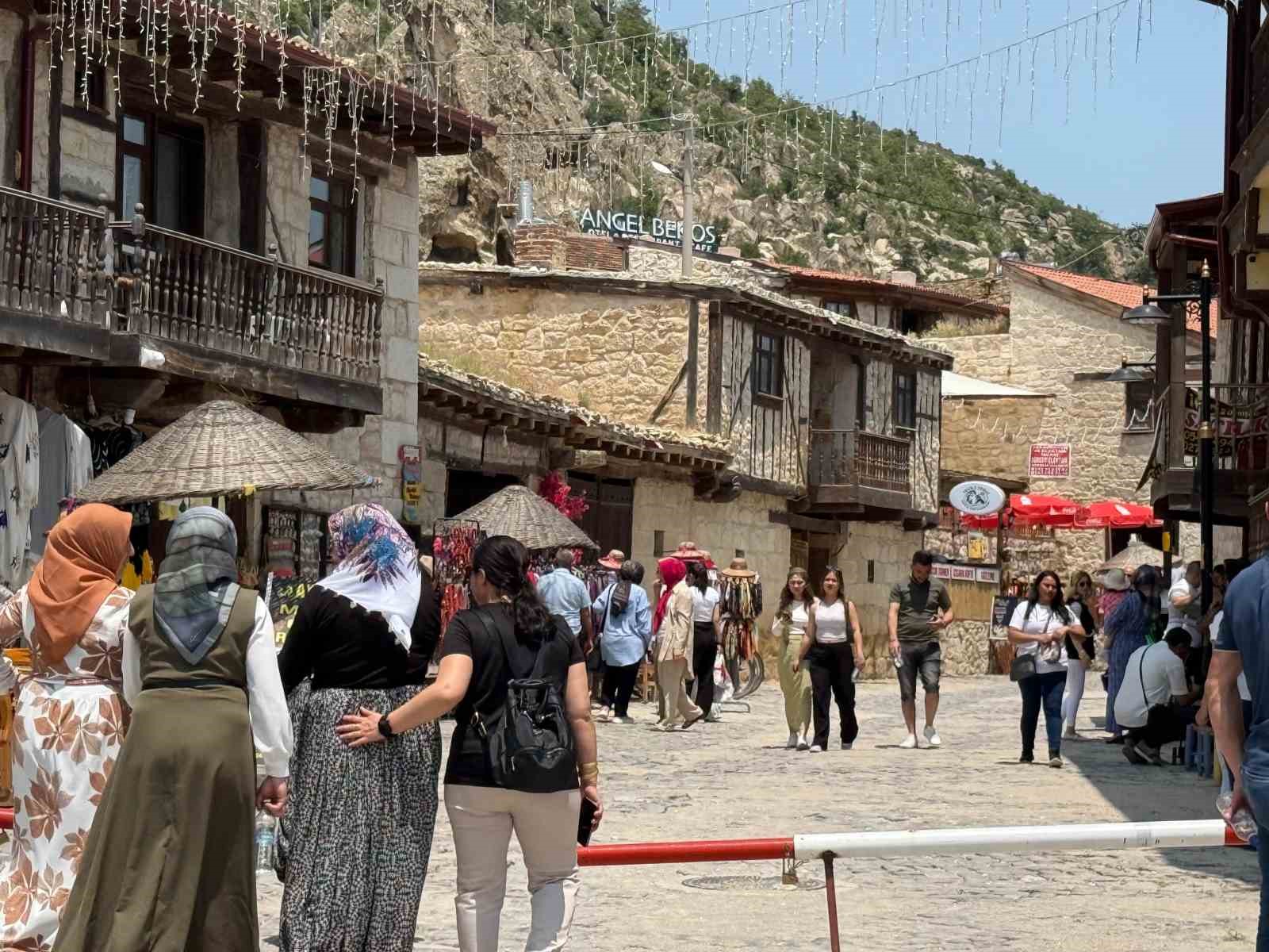 frig-vadisi-bu-bayramda-ziyaretcilerin-gozdesi-oldu