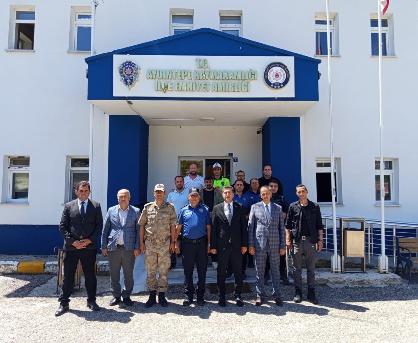 kaymakam-bockun-guvenlik-guclerinin-ve-saglik-calisanlarinin-bayramini-kutladi