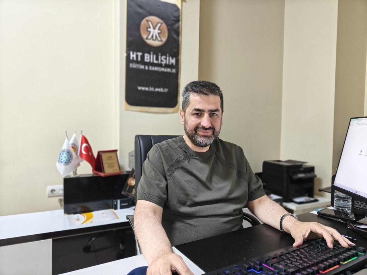 tatilde-cifte-tehlike-paylasim-ve-baglanilan-aglara-dikkat