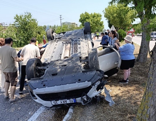 ters-donen-aracta-sikisan-surucuyu-itfaiye-kurtardi