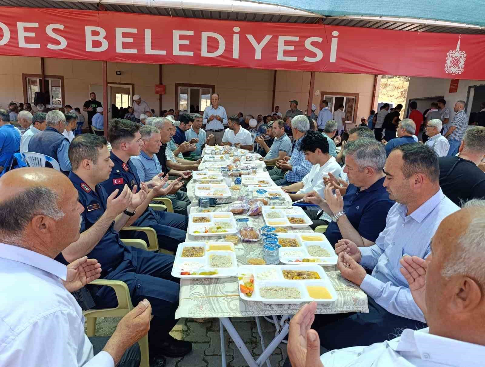 asirlik-gelenekte-ferdi-zeyrek-icin-dualar-edildi