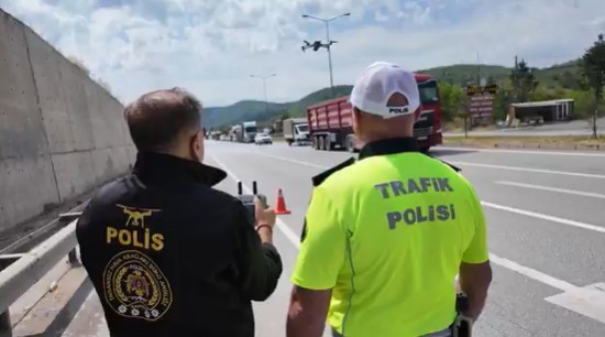 bakan-yerlikaya-kurban-bayrami-tatilinin-ilk-4-gununde-2-bin-960-trafik-kazasi-meydana-geldi