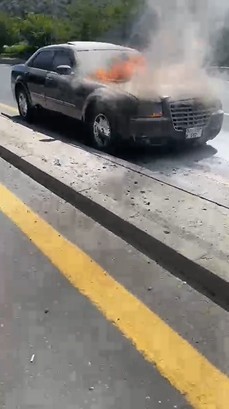 baskentte-arac-yangini-aracin-motoru-alev-aldi