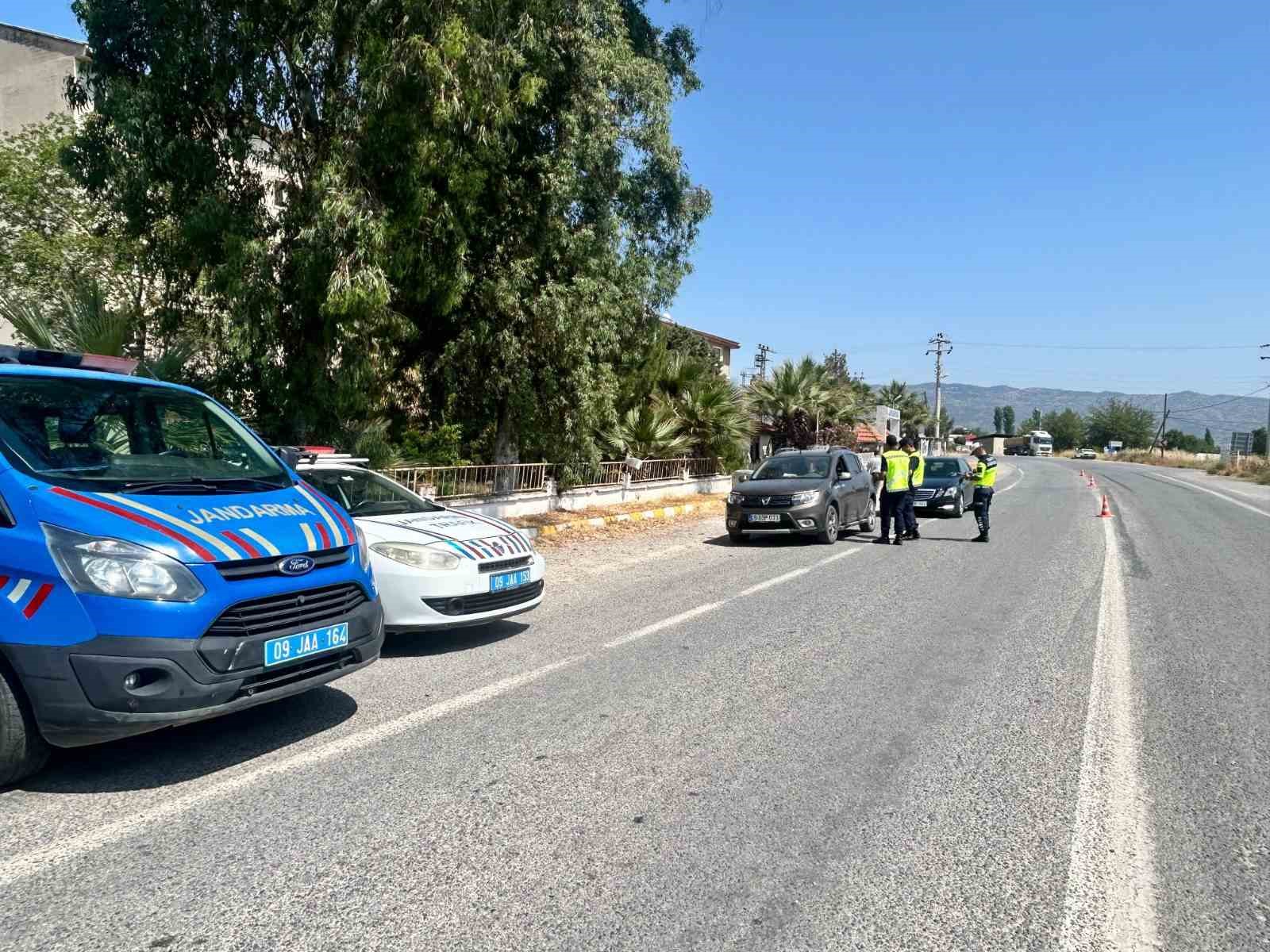 bayram-tatili-donusu-basladi-jandarma-denetimleri-siklastirdi