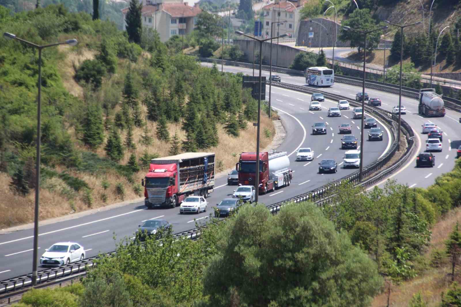 bayram-tatili-donusunde-kocaelide-trafik-akici-seyrediyor